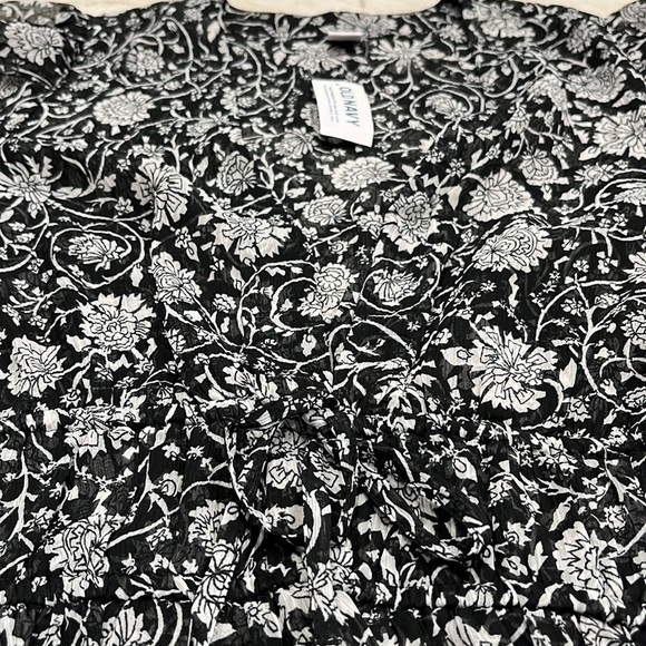 NEW Old Navy | Long-Sleeved‎ V-Neck Smocked Floral Print Blouse | Black | Medium - Picture 3 of 14